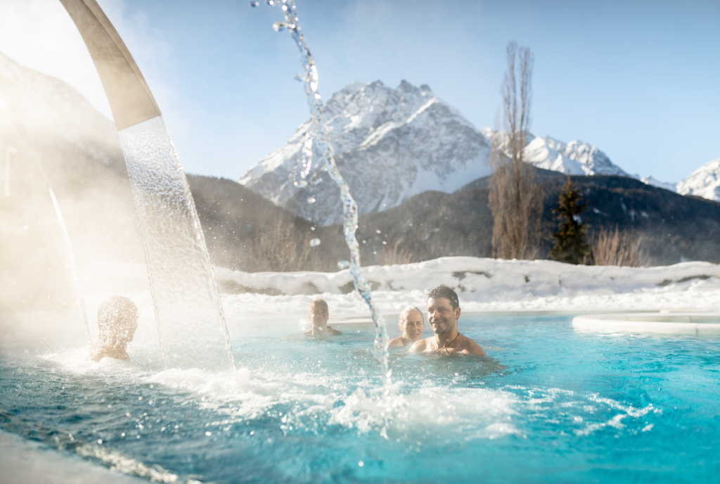 Relax in the outdoor pool with panoramic view at Bogn Engiadina Scuol.