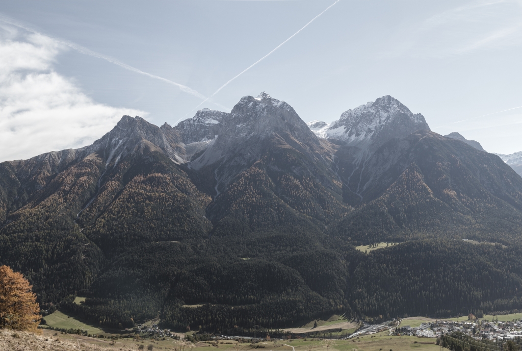 Blick auf die Unterengadiner Berge im Herbst