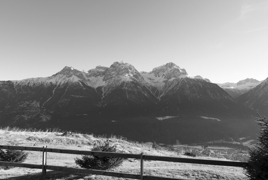 Panoramablick auf die Unterengadiner Berge
