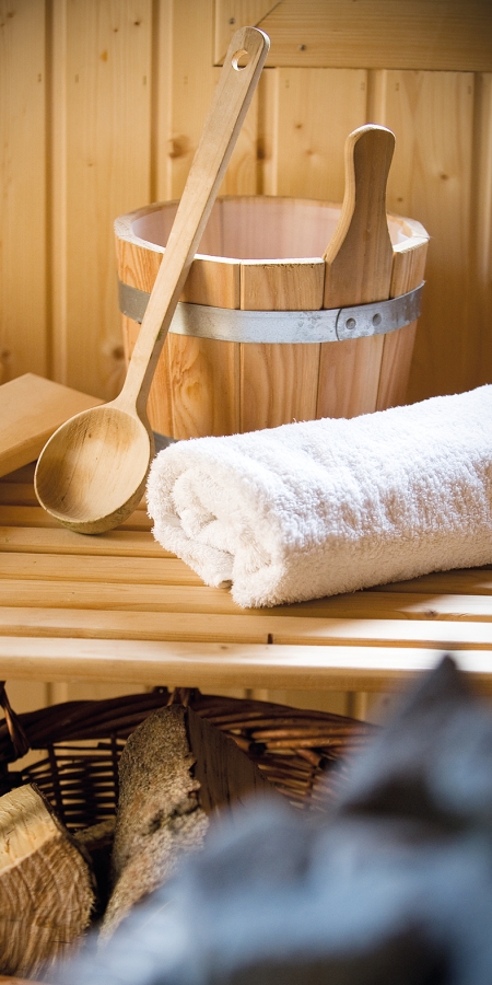 Geräte und Tücher für den Aufguss in der Sauna