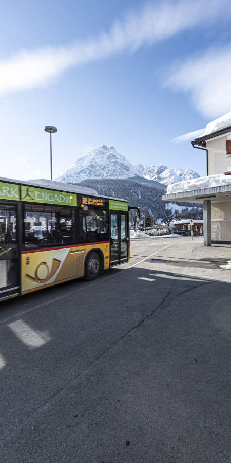 Postauto Winter Bahnhof Scuol